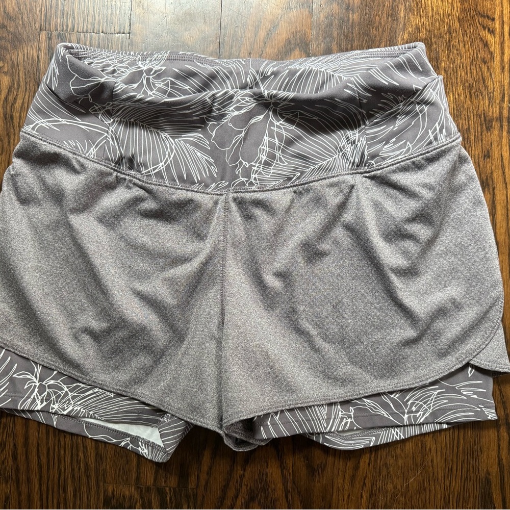 CALIA by Carrie Underwood Gray Floral Women's Shorts